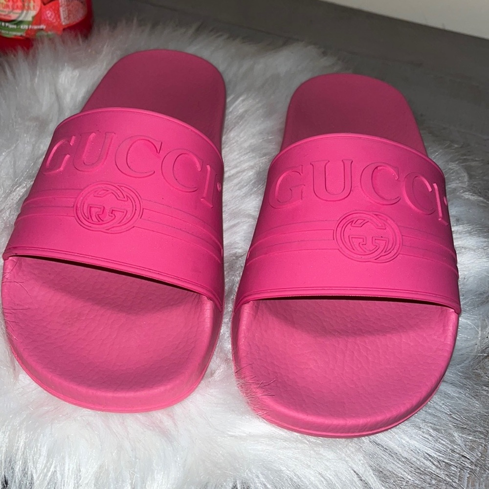 Gucci Pursuit PINK Slide on Sandals!